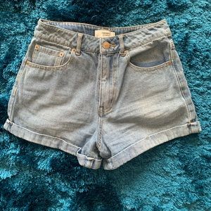 Trendy mom Jean shorts medium wash